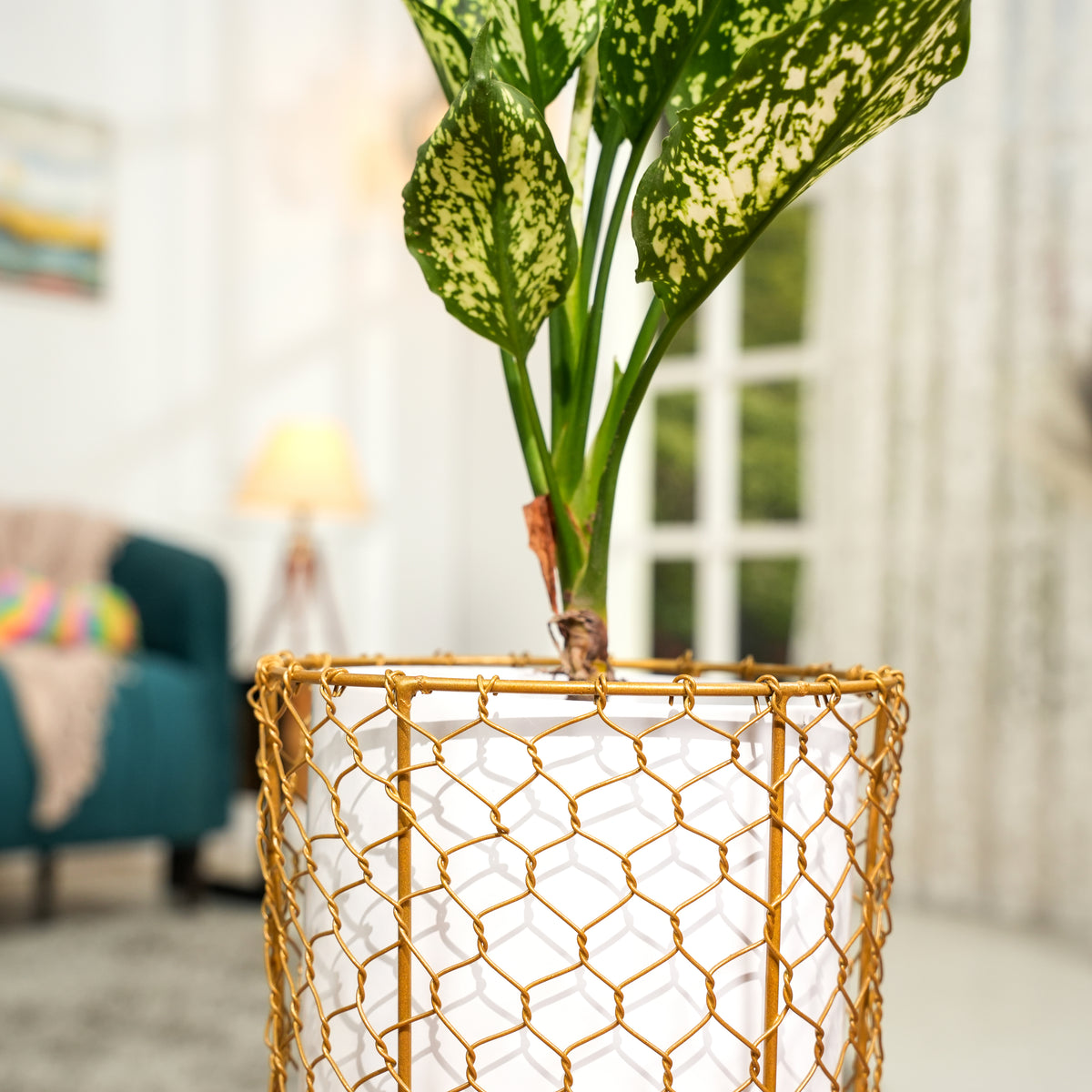 Golden Mesh Metal Pot with stand- 5.9 inches